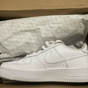 COPY - Brand new air forces, worn only once, Size 7